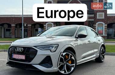 Audi e-tron  2021