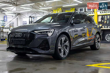 Audi e-tron  2021