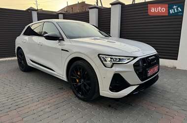 Audi e-tron  2022