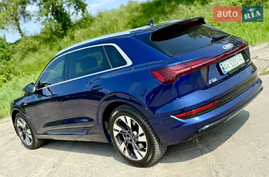 Audi e-tron  2021