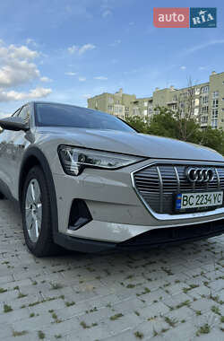 Audi e-tron  2021