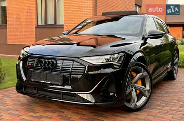 Audi e-tron  2021