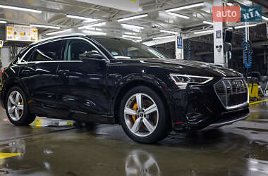 Audi e-tron  2023