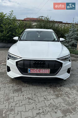 Audi e-tron  2021