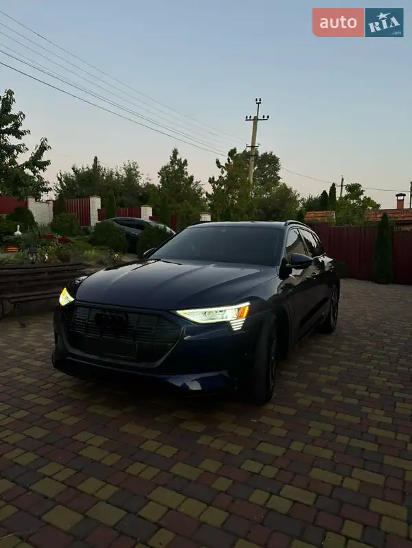 Audi e-tron