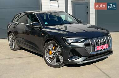 Audi e-tron  2022