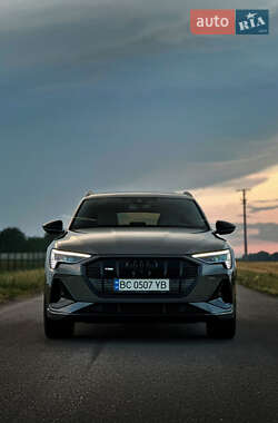 Audi e-tron  2022