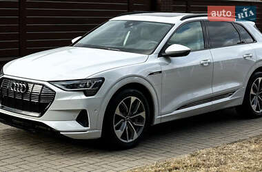 Audi e-tron  2021
