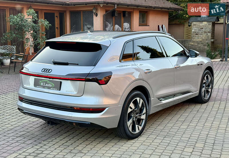 Позашляховик / Кросовер Audi e-tron 2022 в Мукачевому