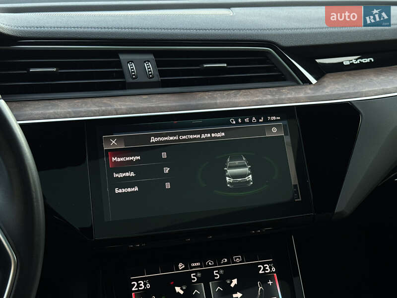 Позашляховик / Кросовер Audi e-tron 2022 в Мукачевому
