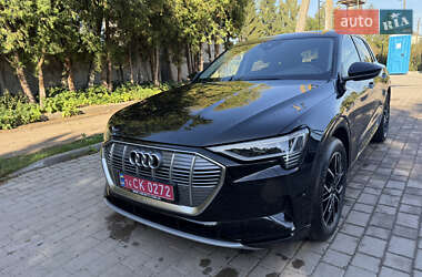 Audi e-tron  2021
