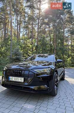 Audi e-tron  2021