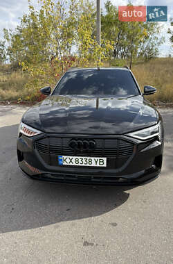 Audi e-tron  2022