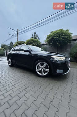 Audi e-tron  2023