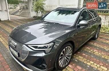 Audi e-tron  2021