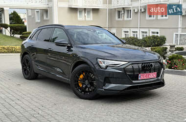 Audi e-tron  2021