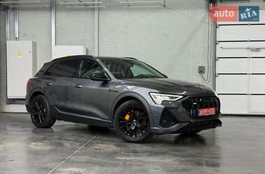 Audi e-tron  2021
