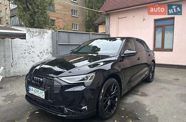 Audi e-tron  2021
