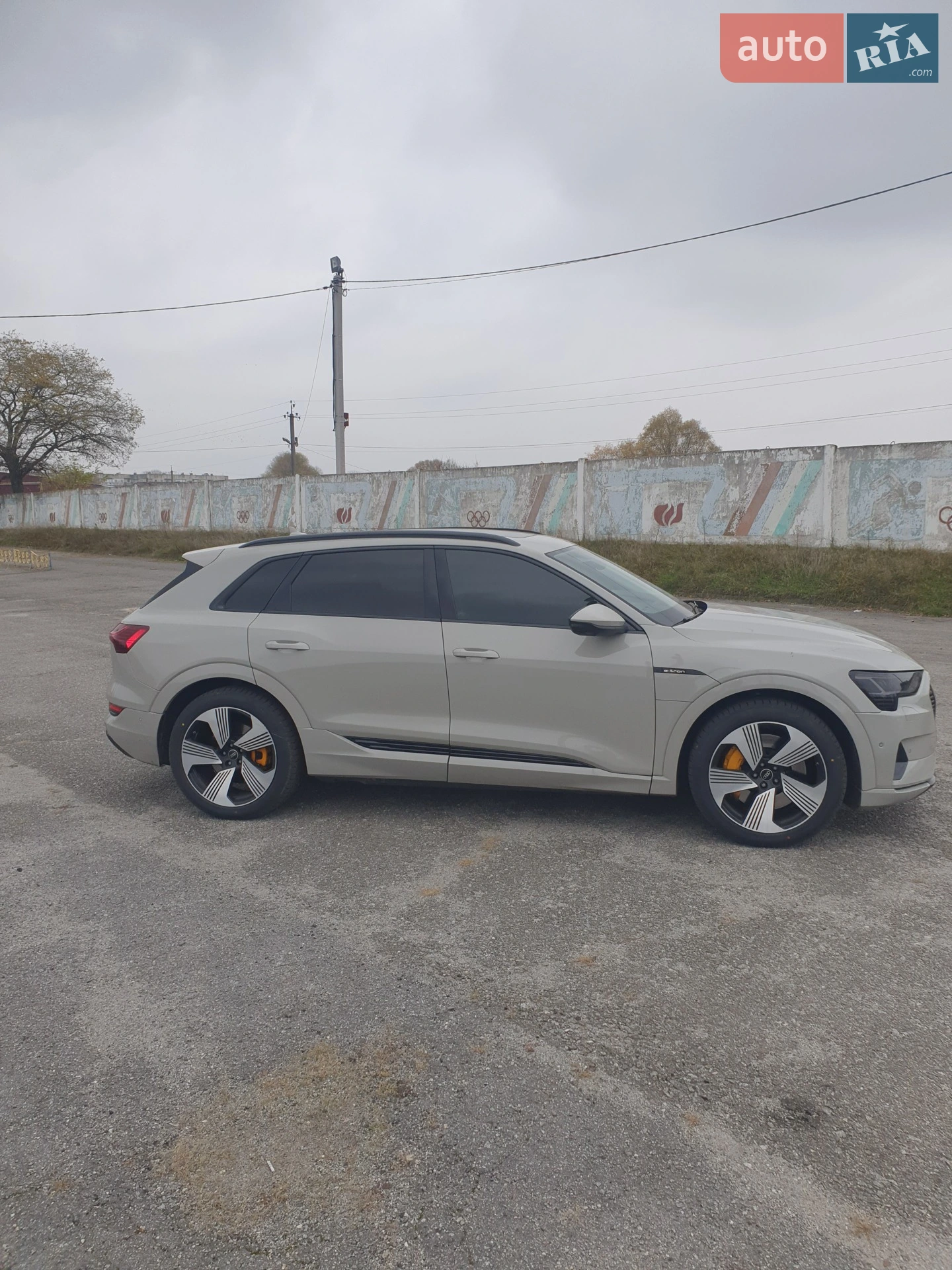 Audi e-tron 2021 VIN WA1LAAGE8NB012579 фото оголошення 8 з 26