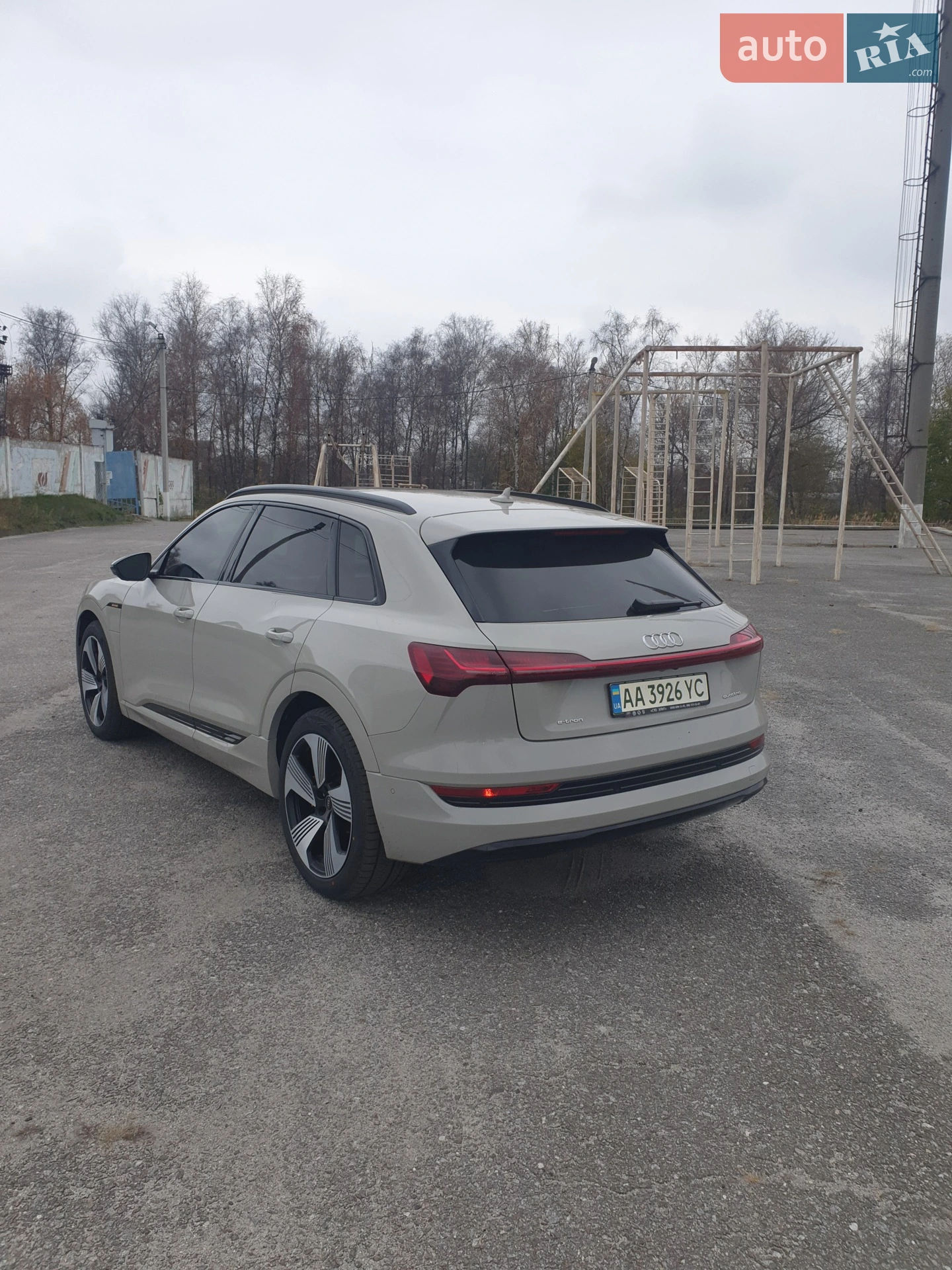 Audi e-tron 2021 VIN WA1LAAGE8NB012579 фото оголошення 6 з 26