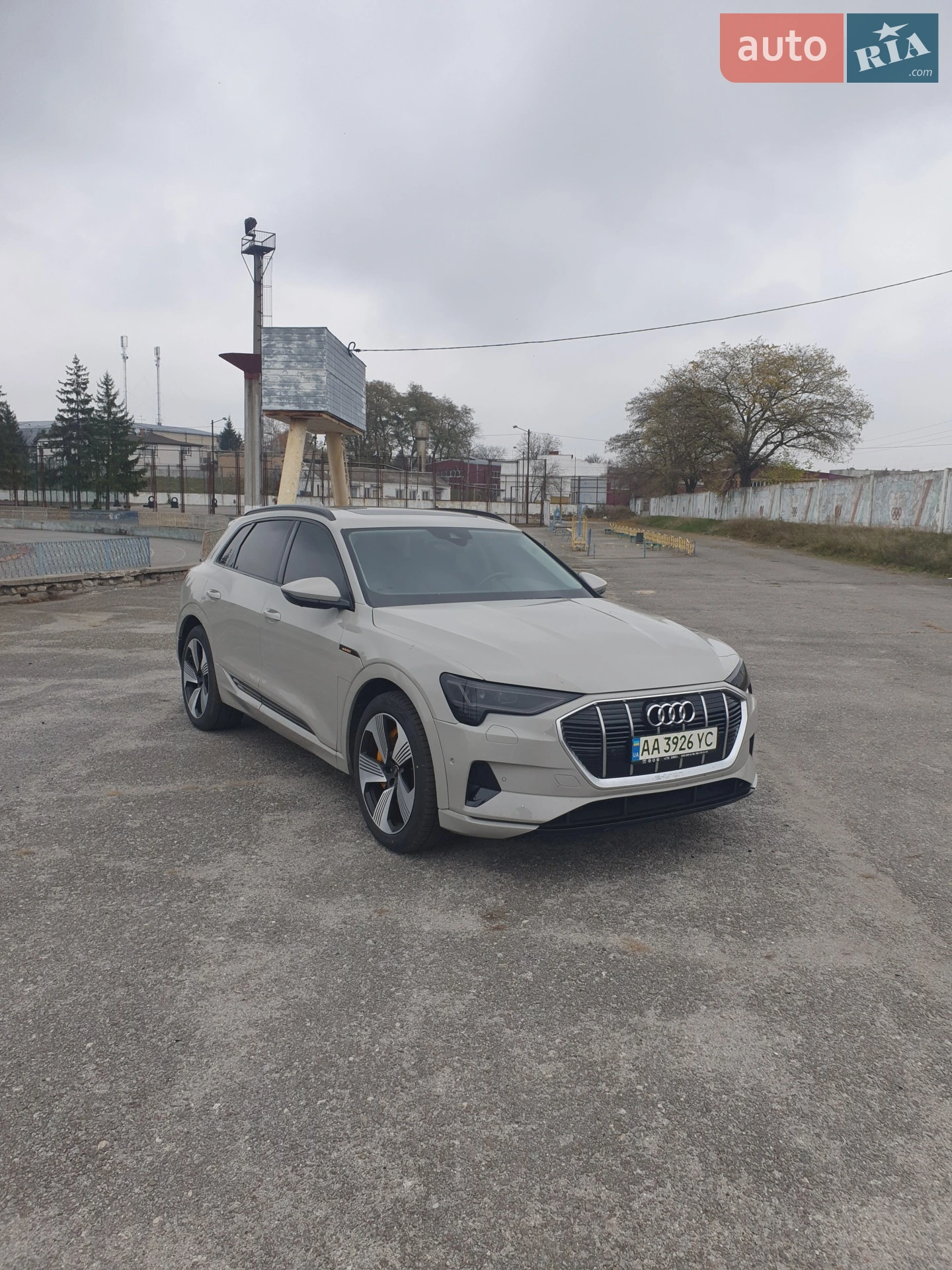 Audi e-tron 2021 VIN WA1LAAGE8NB012579 фото оголошення 2 з 26