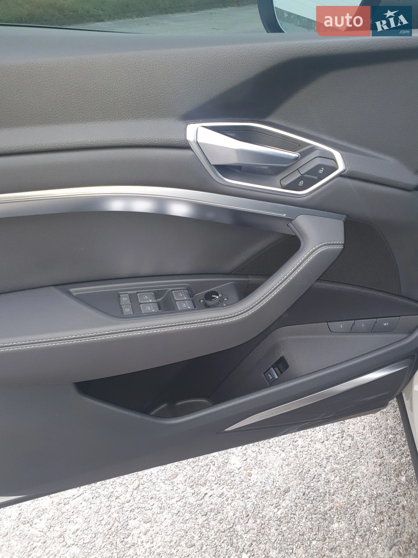 Audi e-tron 2021 VIN WA1LAAGE8NB012579 фото оголошення 12 з 26