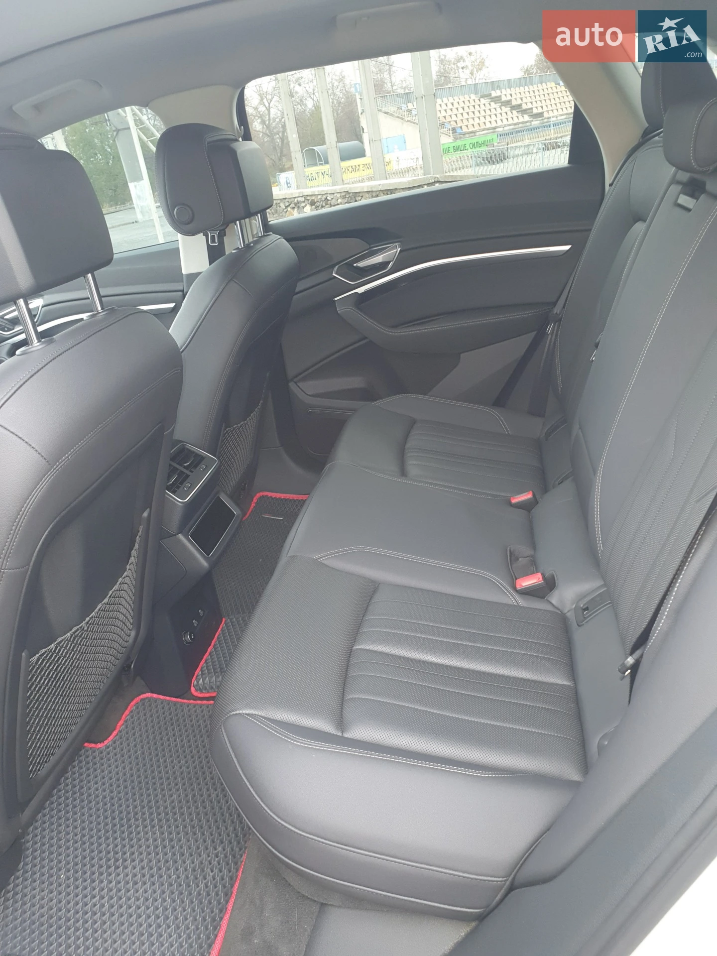 Audi e-tron 2021 VIN WA1LAAGE8NB012579 фото оголошення 15 з 26