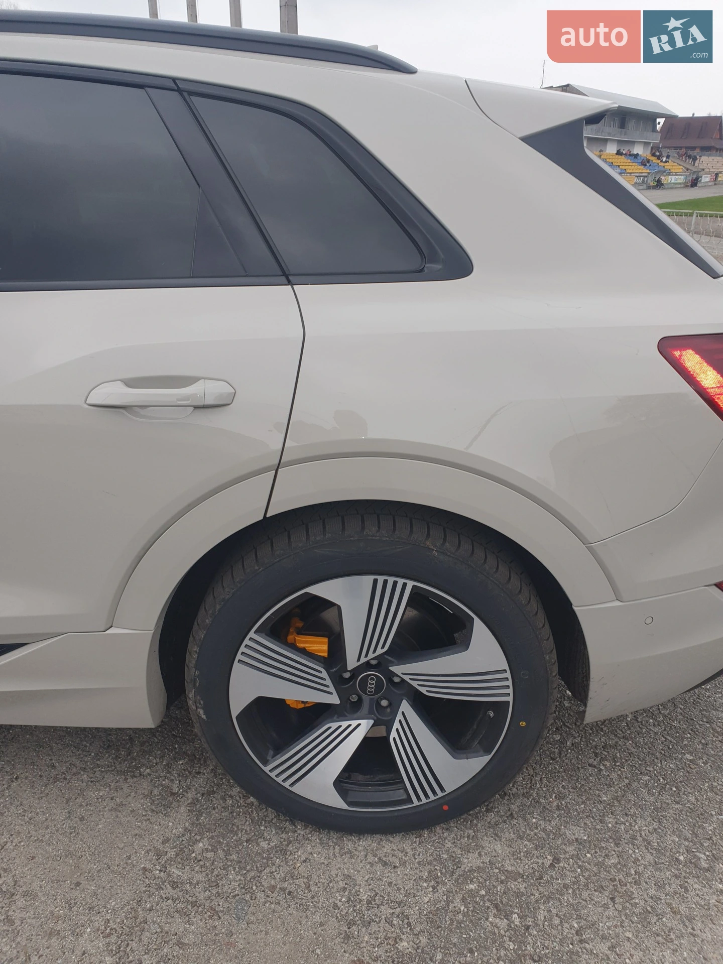 Audi e-tron 2021 VIN WA1LAAGE8NB012579 фото оголошення 4 з 26