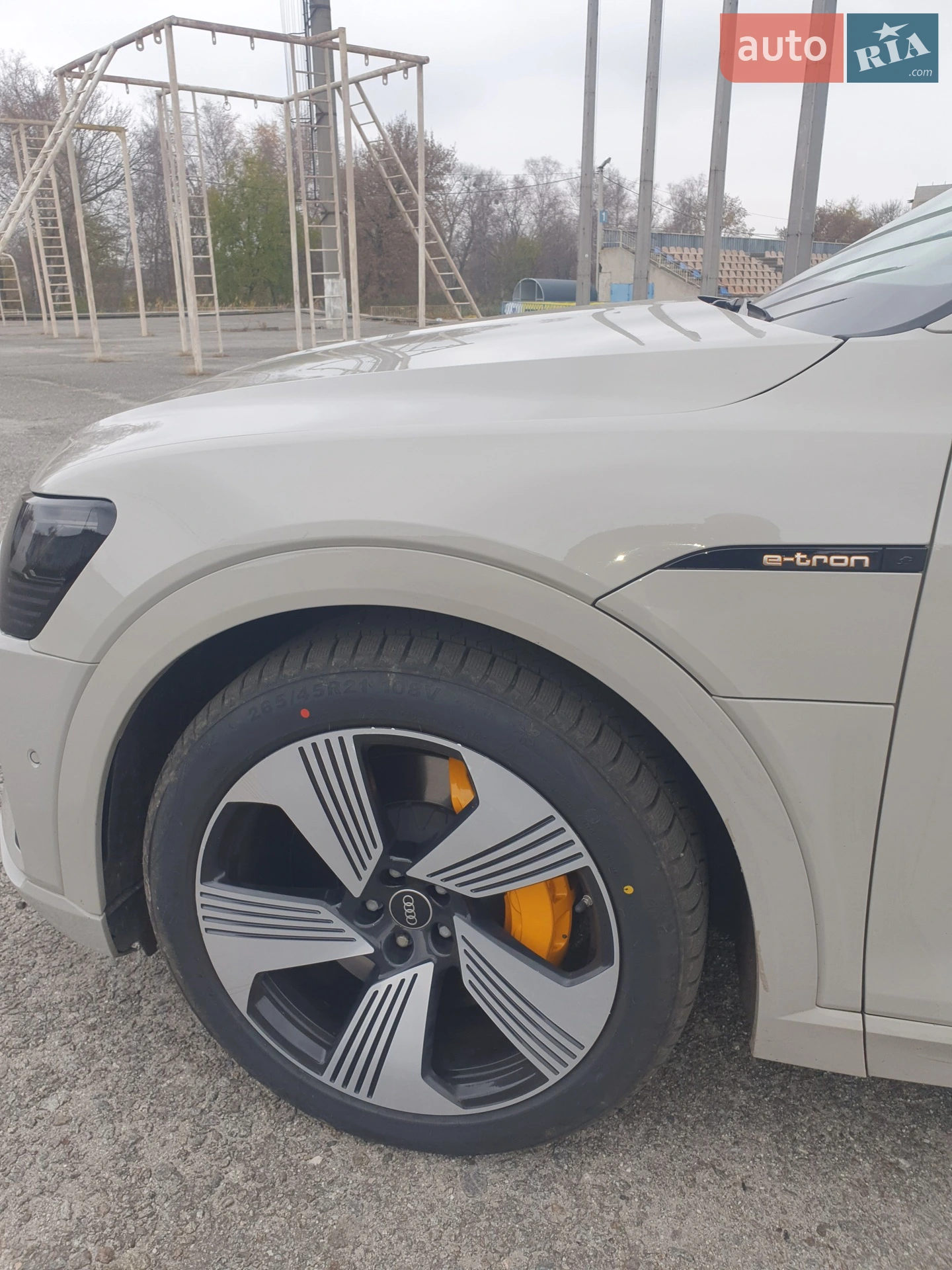 Audi e-tron 2021 VIN WA1LAAGE8NB012579 фото оголошення 5 з 26