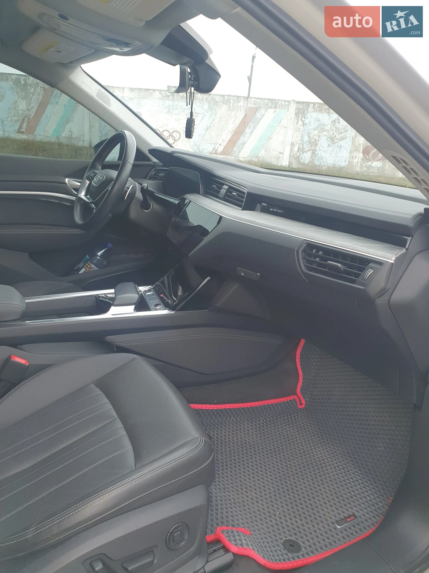 Audi e-tron 2021 VIN WA1LAAGE8NB012579 фото оголошення 18 з 26