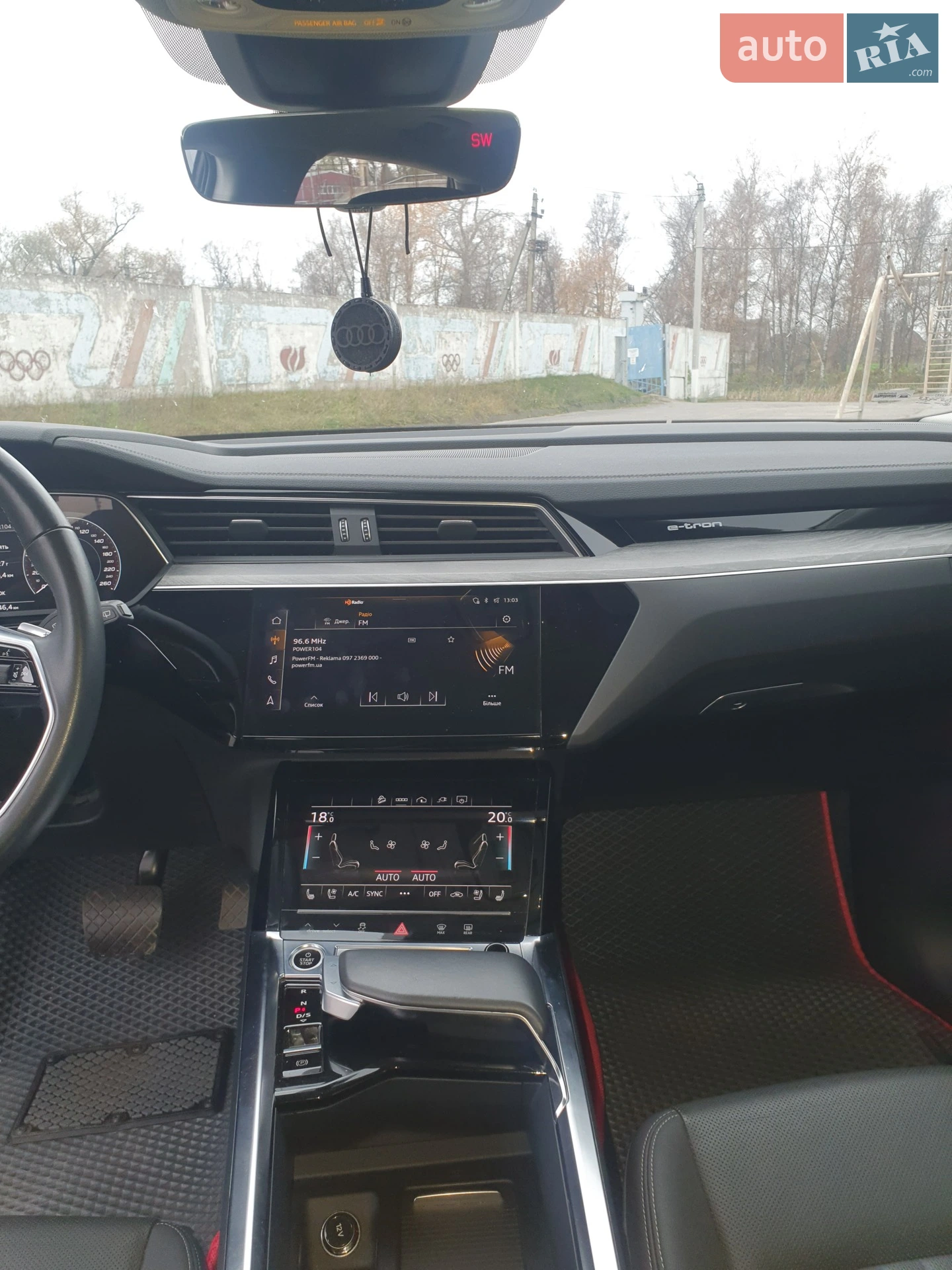 Audi e-tron 2021 VIN WA1LAAGE8NB012579 фото оголошення 21 з 26