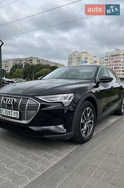 Audi e-tron  2022