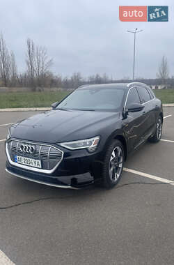 Audi e-tron  2021