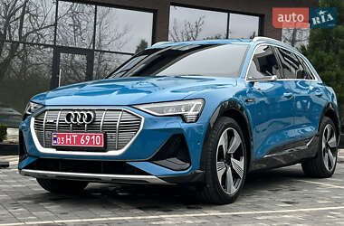 Audi e-tron  2021