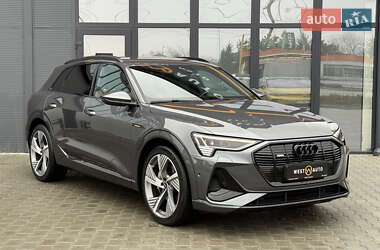 Audi e-tron  2021