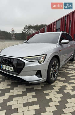 Audi e-tron  2022