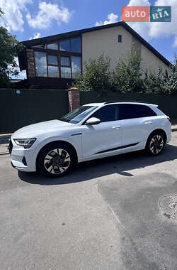 Audi e-tron  2021