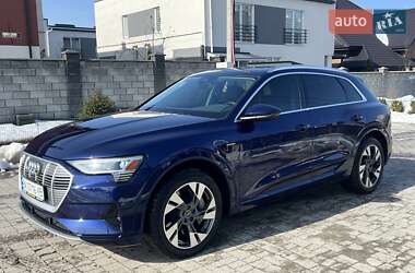 Audi e-tron  2021