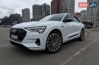 Audi e-tron  2022