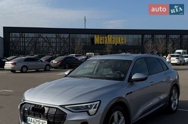 Audi e-tron  2022