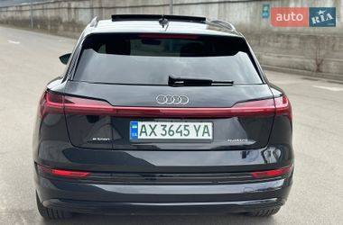 Audi e-tron  2021