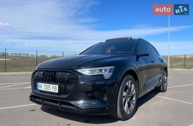 Audi e-tron  2022