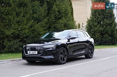 Audi e-tron  2022