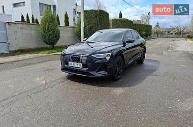Audi e-tron  2021