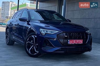 Audi e-tron  2022