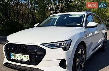 Audi e-tron  2022