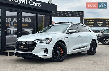 Audi e-tron  2021