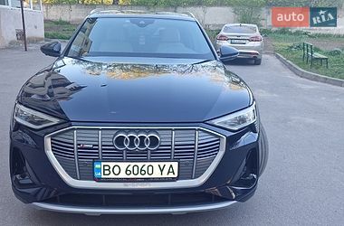 Audi e-tron  2021