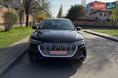 Audi e-tron  2021