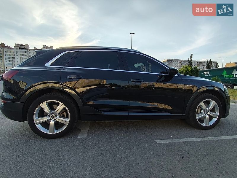 Позашляховик / Кросовер Audi e-tron 2020 в Івано-Франківську